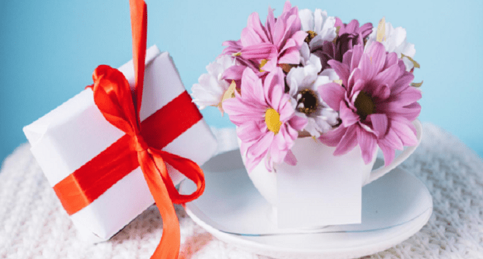 Thoughtful Gestures: Sending Flowers and Gifts to Your Sister in India